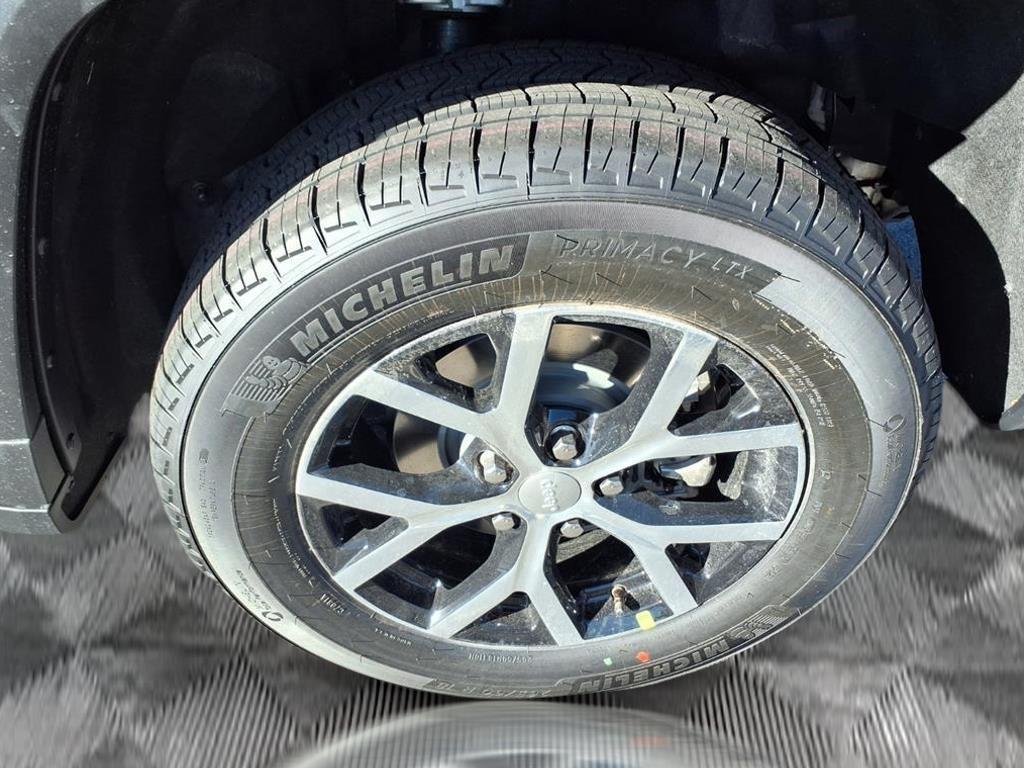 new 2025 Jeep Grand Cherokee car, priced at $42,873