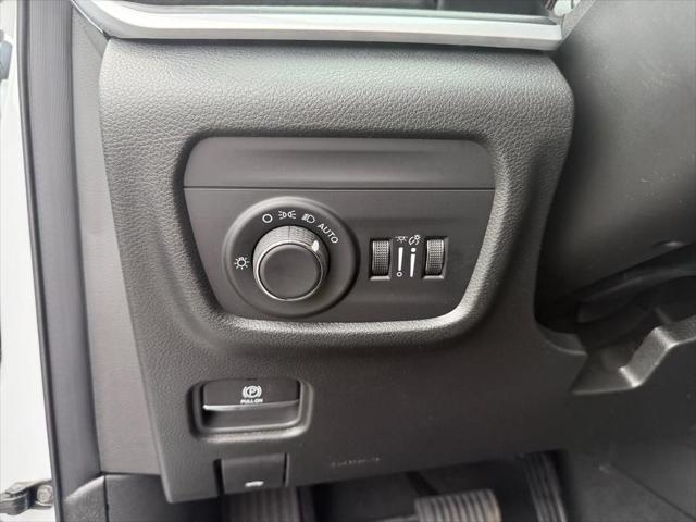 new 2025 Jeep Grand Cherokee L car, priced at $38,004