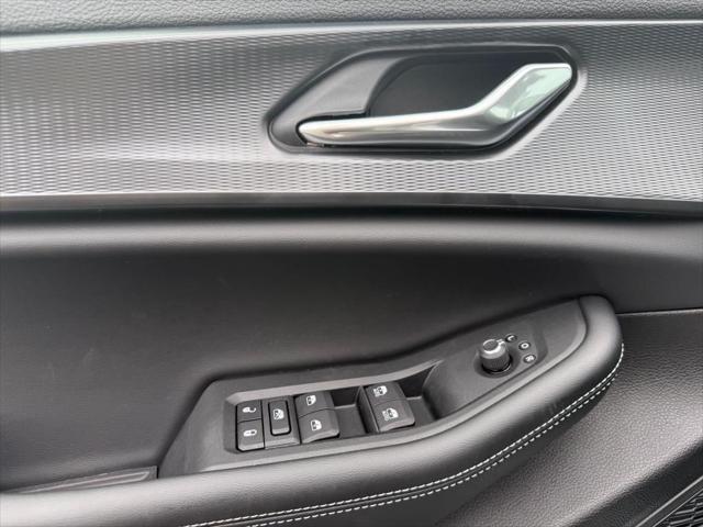 new 2025 Jeep Grand Cherokee L car, priced at $38,004