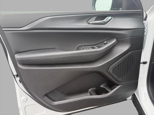 new 2025 Jeep Grand Cherokee L car, priced at $38,004