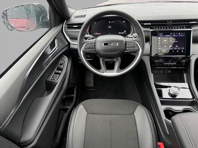 new 2025 Jeep Grand Cherokee car, priced at $37,500
