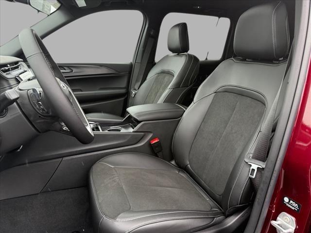 new 2025 Jeep Grand Cherokee car, priced at $37,500