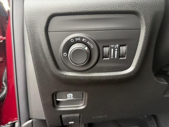 new 2025 Jeep Grand Cherokee car, priced at $37,500