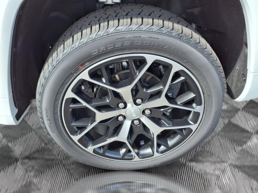 new 2025 Jeep Grand Cherokee car, priced at $60,760