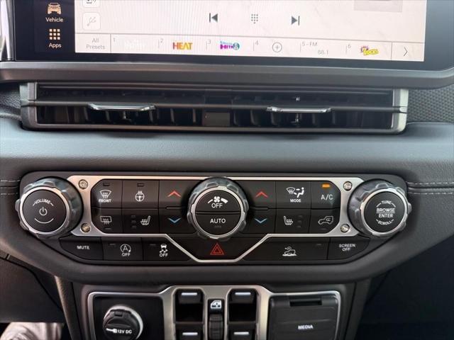 new 2025 Jeep Gladiator car, priced at $50,233