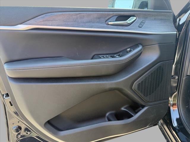 new 2025 Jeep Grand Cherokee car, priced at $47,572