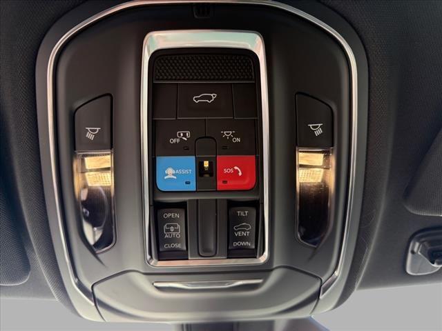 new 2025 Jeep Grand Cherokee car, priced at $39,900