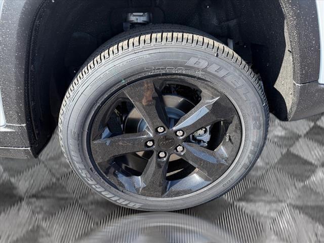 new 2025 Jeep Grand Cherokee car, priced at $39,900