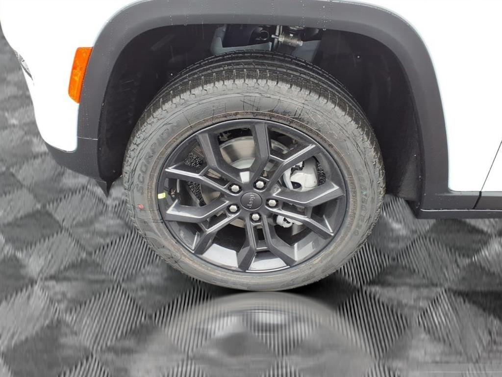 new 2025 Jeep Grand Cherokee car, priced at $45,719