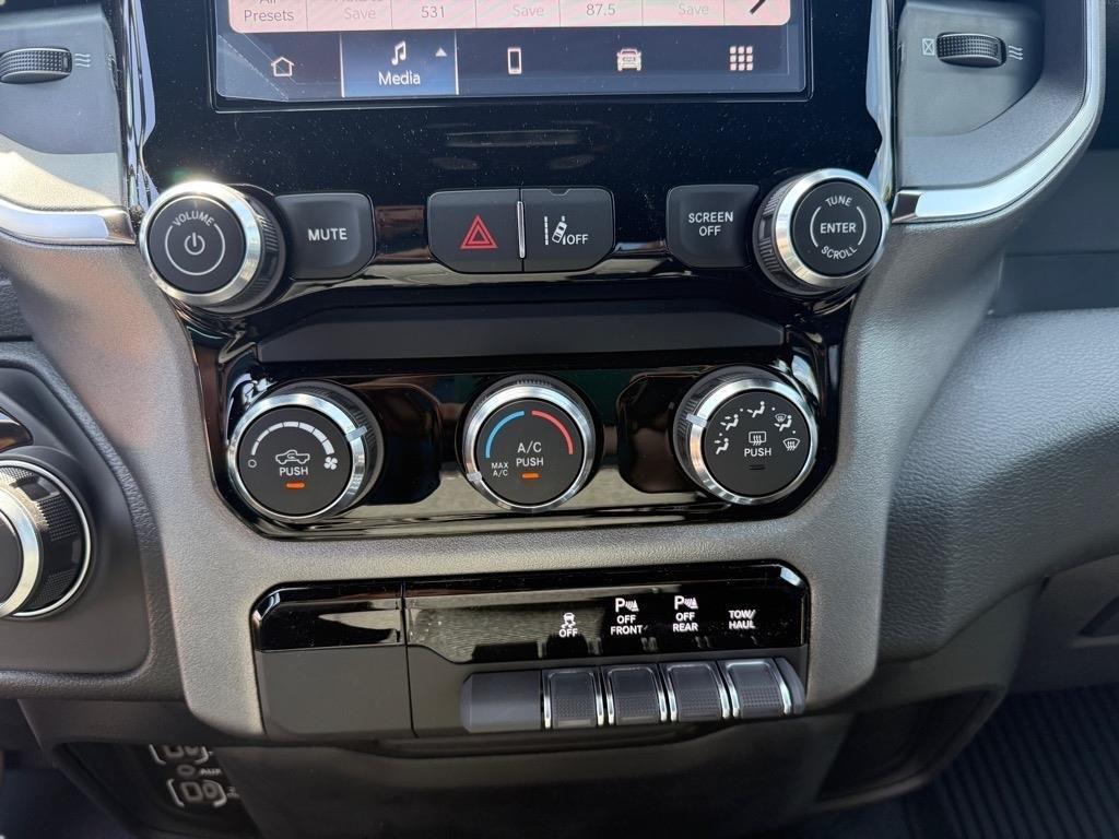 new 2025 Ram 1500 car, priced at $42,976
