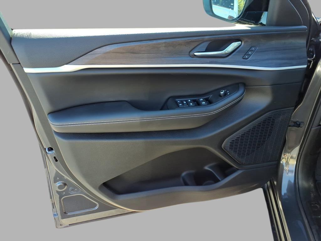 new 2025 Jeep Grand Cherokee L car, priced at $53,528