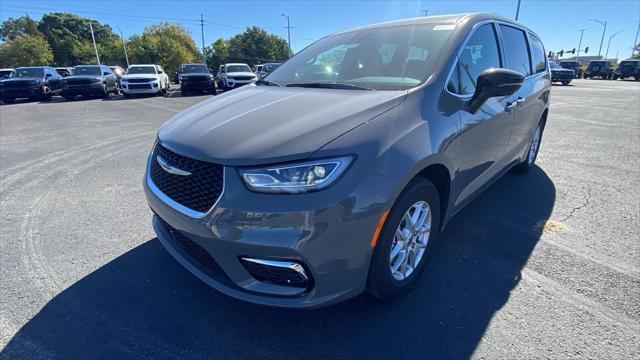 new 2025 Chrysler Pacifica car, priced at $42,920