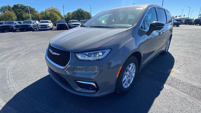 new 2025 Chrysler Pacifica car, priced at $45,920