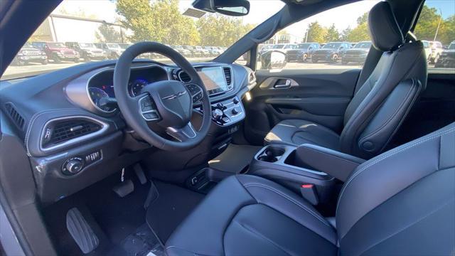 new 2025 Chrysler Pacifica car, priced at $42,920