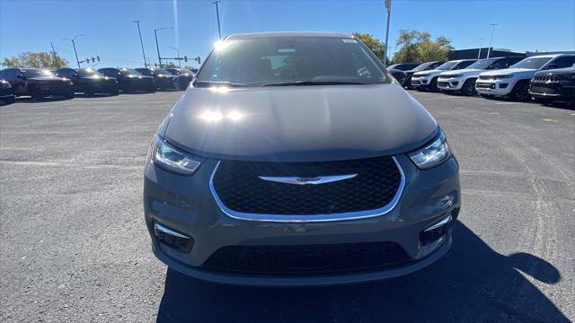 new 2025 Chrysler Pacifica car, priced at $42,920