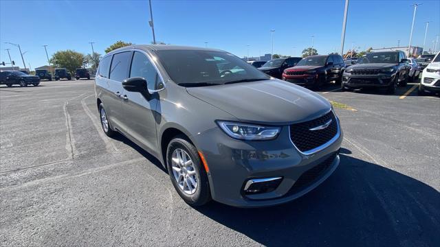 new 2025 Chrysler Pacifica car, priced at $42,920