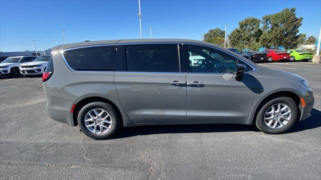 new 2025 Chrysler Pacifica car, priced at $42,920