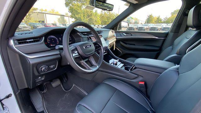 new 2025 Jeep Grand Cherokee car, priced at $59,070