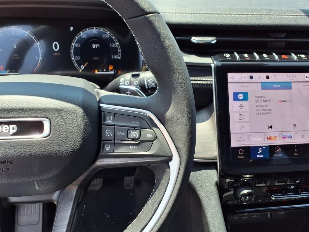 new 2025 Jeep Grand Cherokee car, priced at $40,168