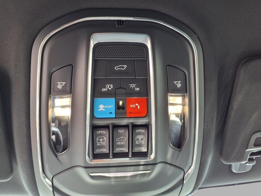 new 2025 Jeep Grand Cherokee car, priced at $40,168