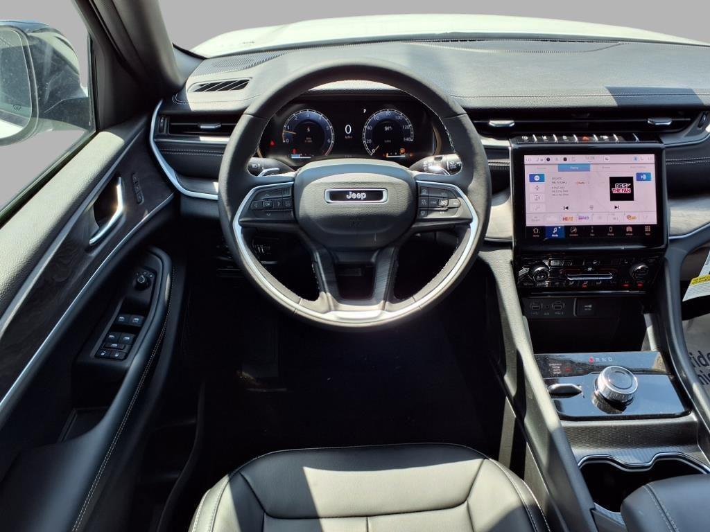 new 2025 Jeep Grand Cherokee car, priced at $40,168