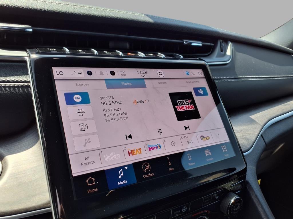 new 2025 Jeep Grand Cherokee car, priced at $40,168