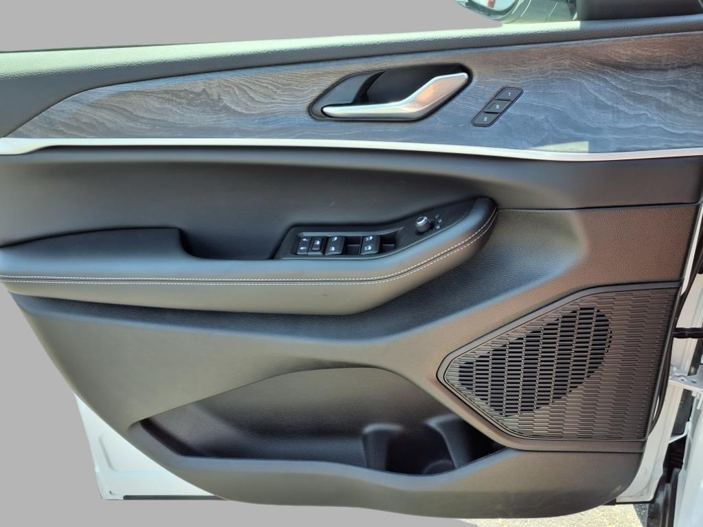 new 2025 Jeep Grand Cherokee car, priced at $40,168