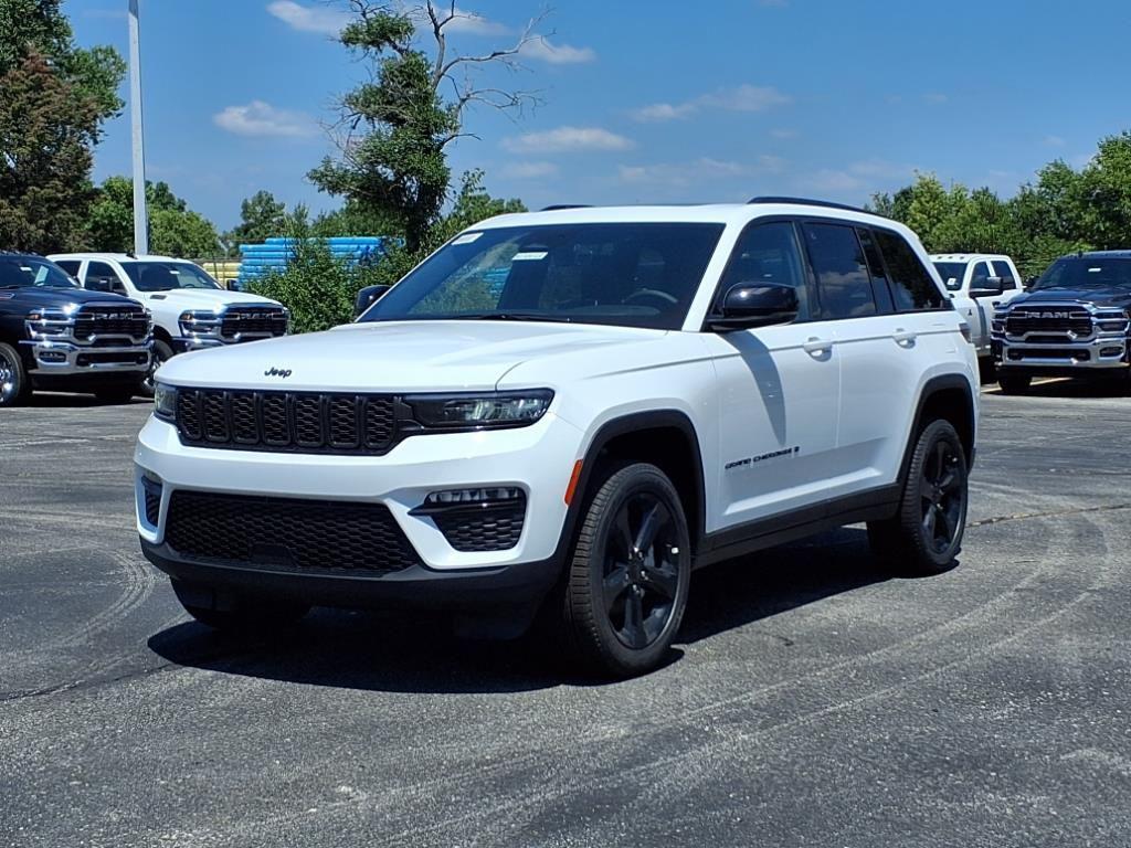 new 2025 Jeep Grand Cherokee car, priced at $40,168