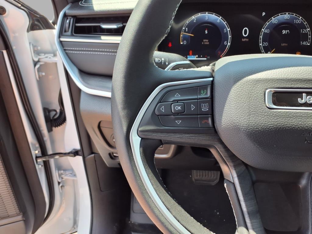 new 2025 Jeep Grand Cherokee car, priced at $40,168