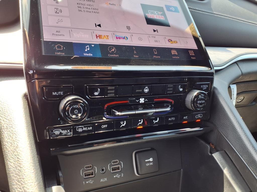 new 2025 Jeep Grand Cherokee car, priced at $40,168