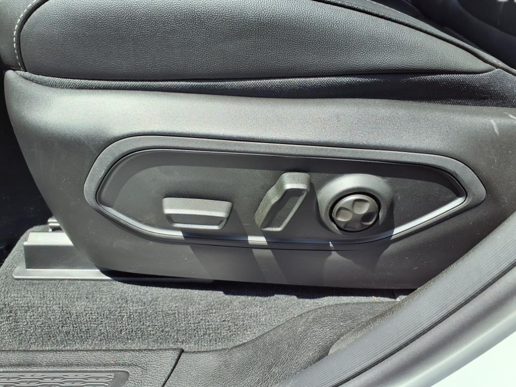 new 2025 Jeep Grand Cherokee car, priced at $40,168