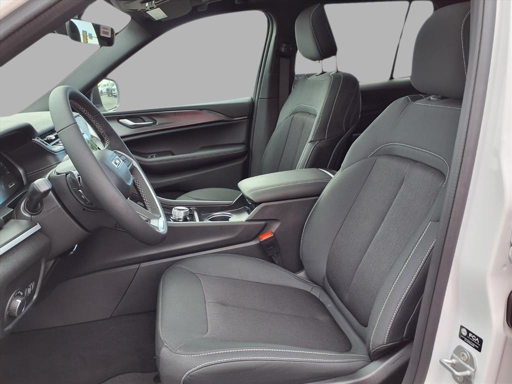 new 2025 Jeep Grand Cherokee car, priced at $36,729