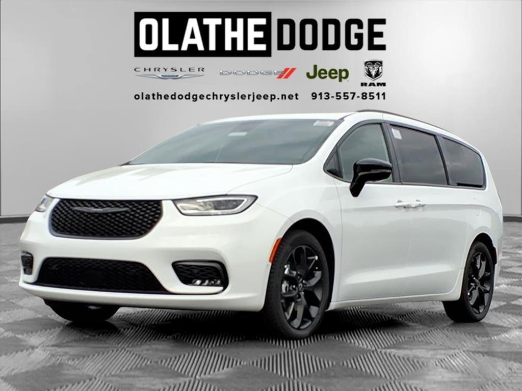 new 2026 Chrysler Pacifica car, priced at $50,469