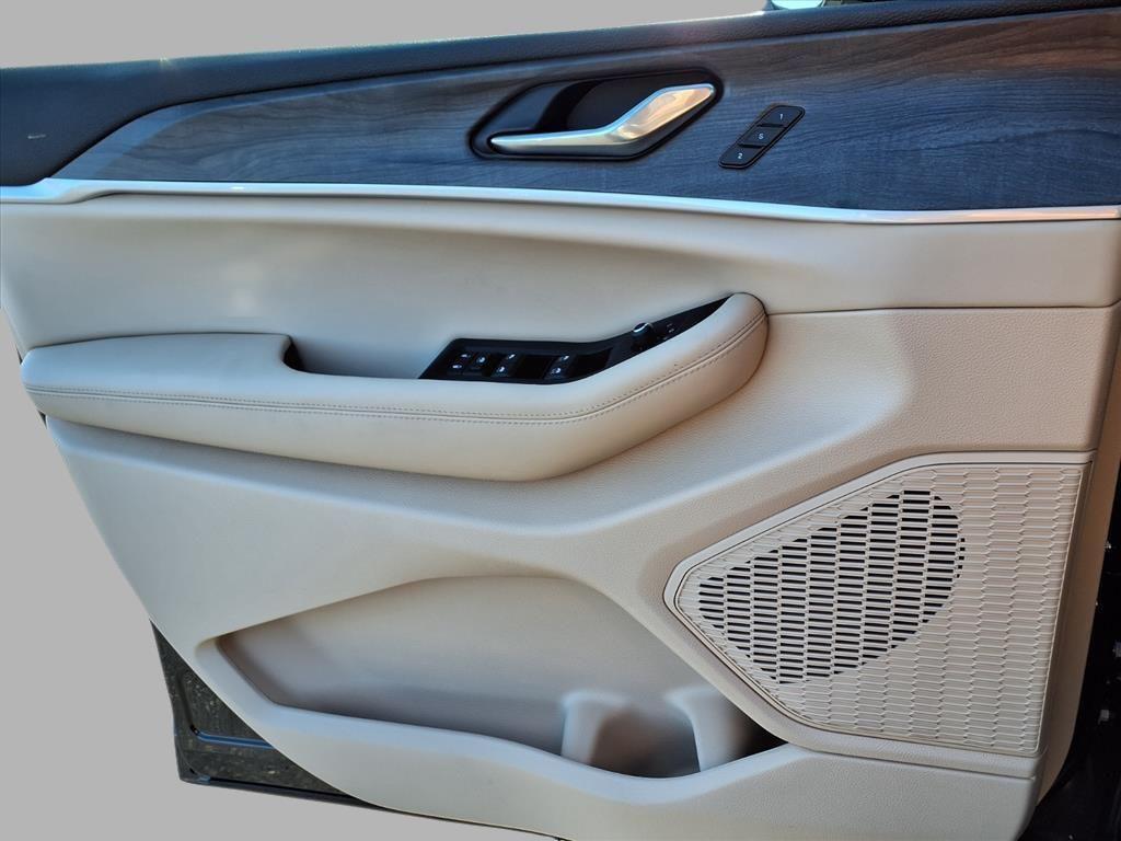 new 2025 Jeep Grand Cherokee L car, priced at $44,097