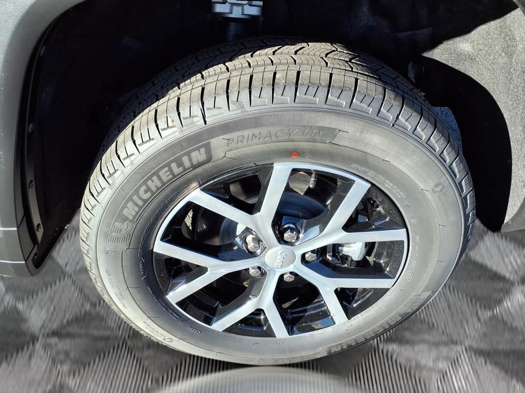 new 2025 Jeep Grand Cherokee L car, priced at $44,097