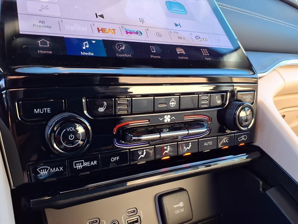 new 2025 Jeep Grand Cherokee L car, priced at $44,097