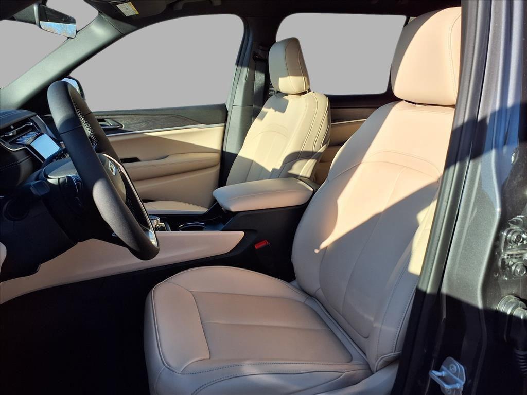 new 2025 Jeep Grand Cherokee L car, priced at $44,097