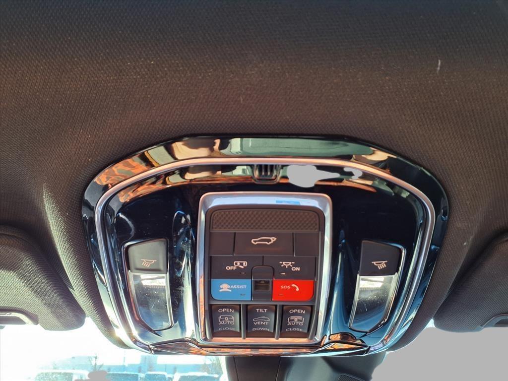 used 2022 Jeep Grand Cherokee car, priced at $31,995