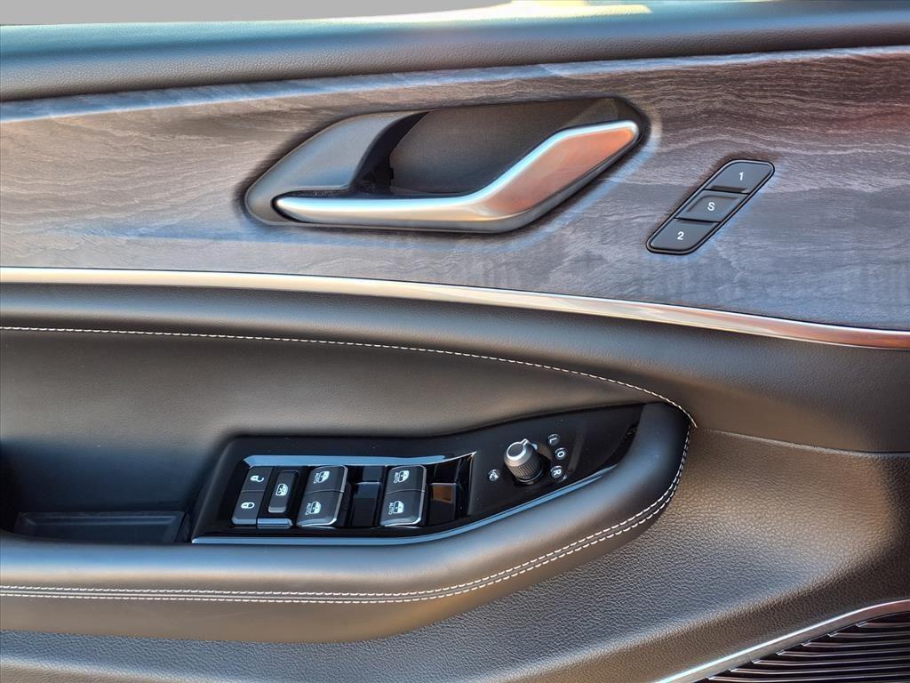 used 2022 Jeep Grand Cherokee car, priced at $31,995