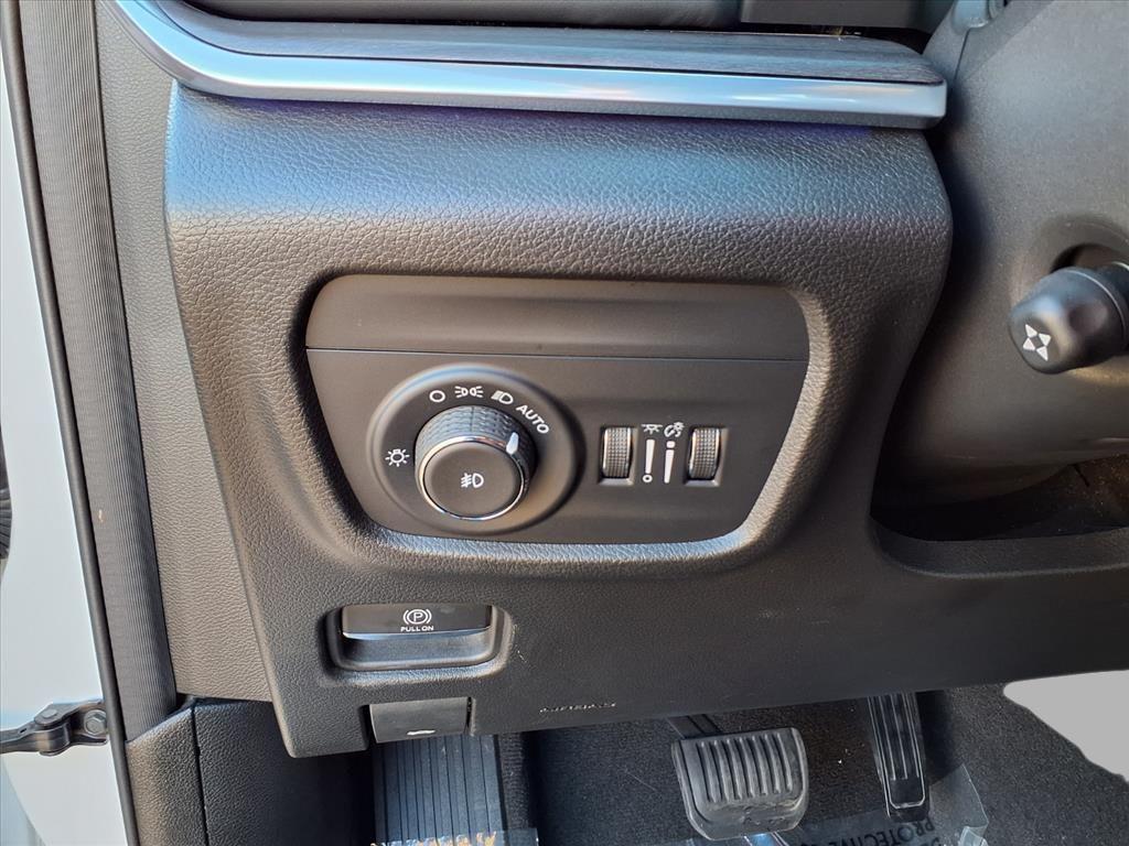 used 2022 Jeep Grand Cherokee car, priced at $31,995