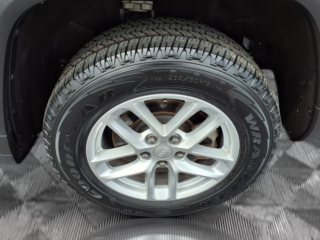 used 2023 Jeep Grand Cherokee L car, priced at $25,699