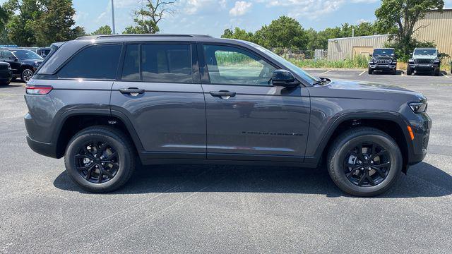 new 2024 Jeep Grand Cherokee car, priced at $39,280