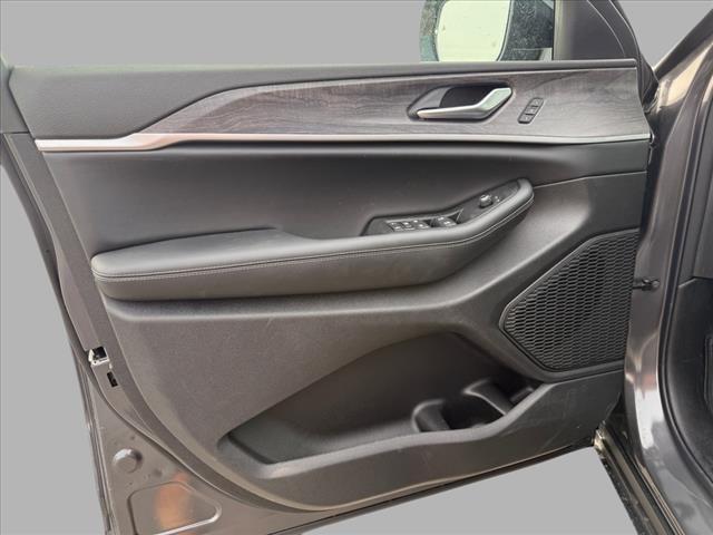 new 2025 Jeep Grand Cherokee car, priced at $49,183