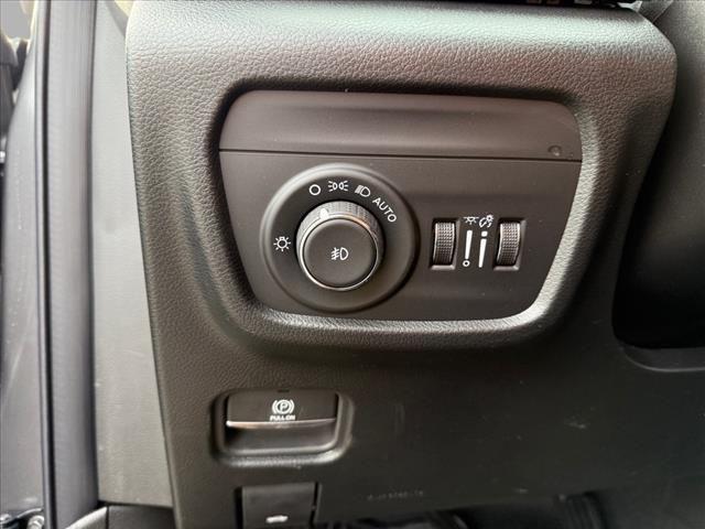 new 2025 Jeep Grand Cherokee car, priced at $49,183