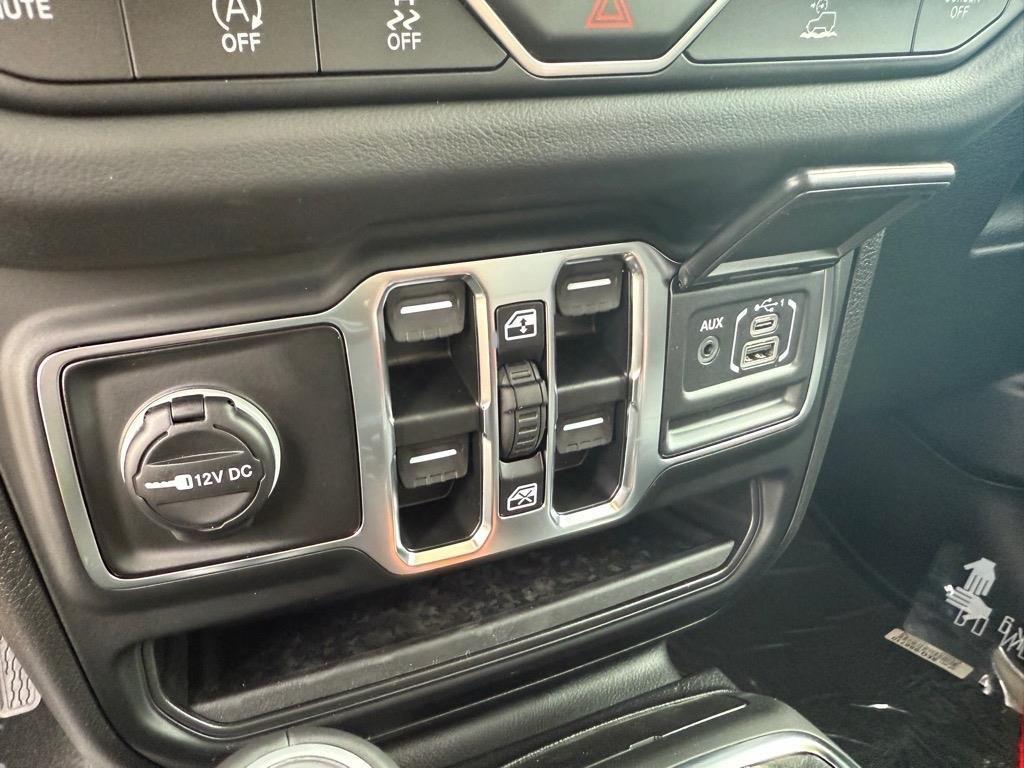 new 2025 Jeep Gladiator car, priced at $42,974