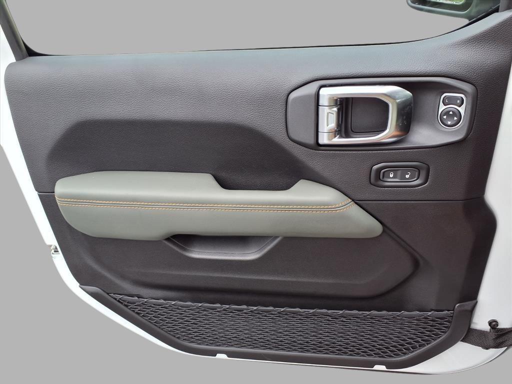 new 2025 Jeep Gladiator car, priced at $52,159