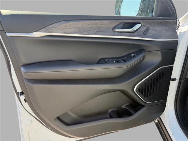 new 2025 Jeep Grand Cherokee L car, priced at $53,072