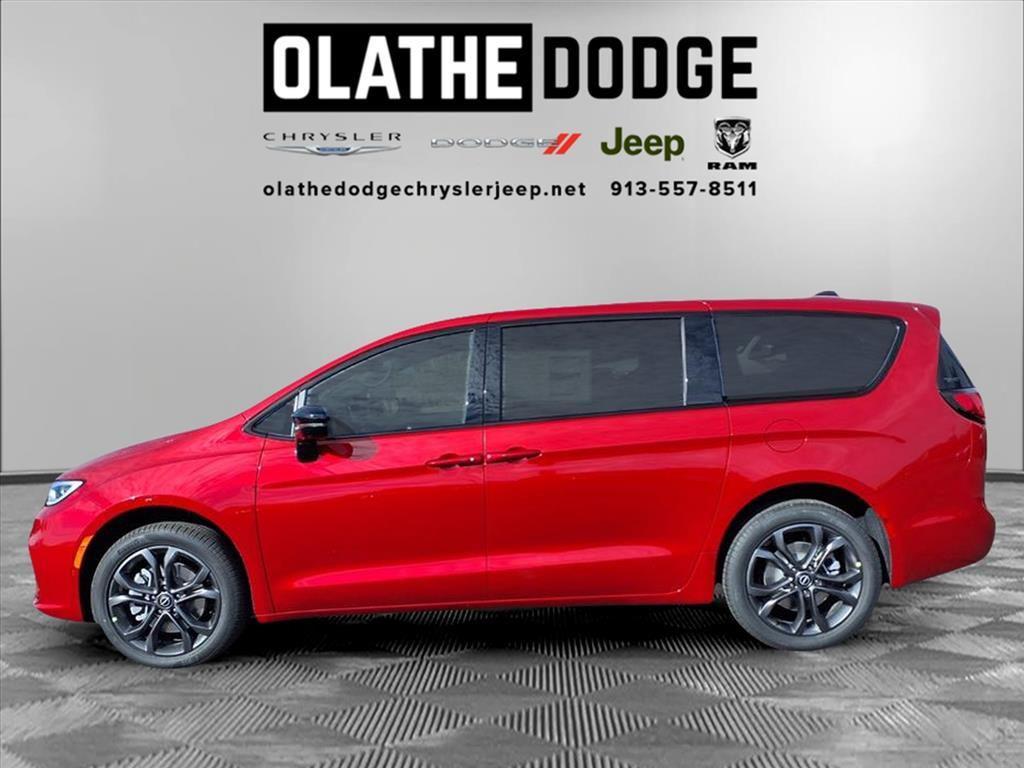 new 2026 Chrysler Pacifica car, priced at $51,280