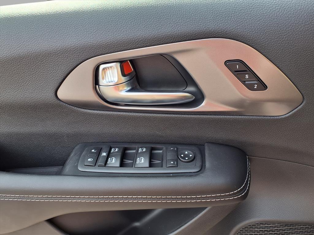 new 2026 Chrysler Pacifica car, priced at $51,280