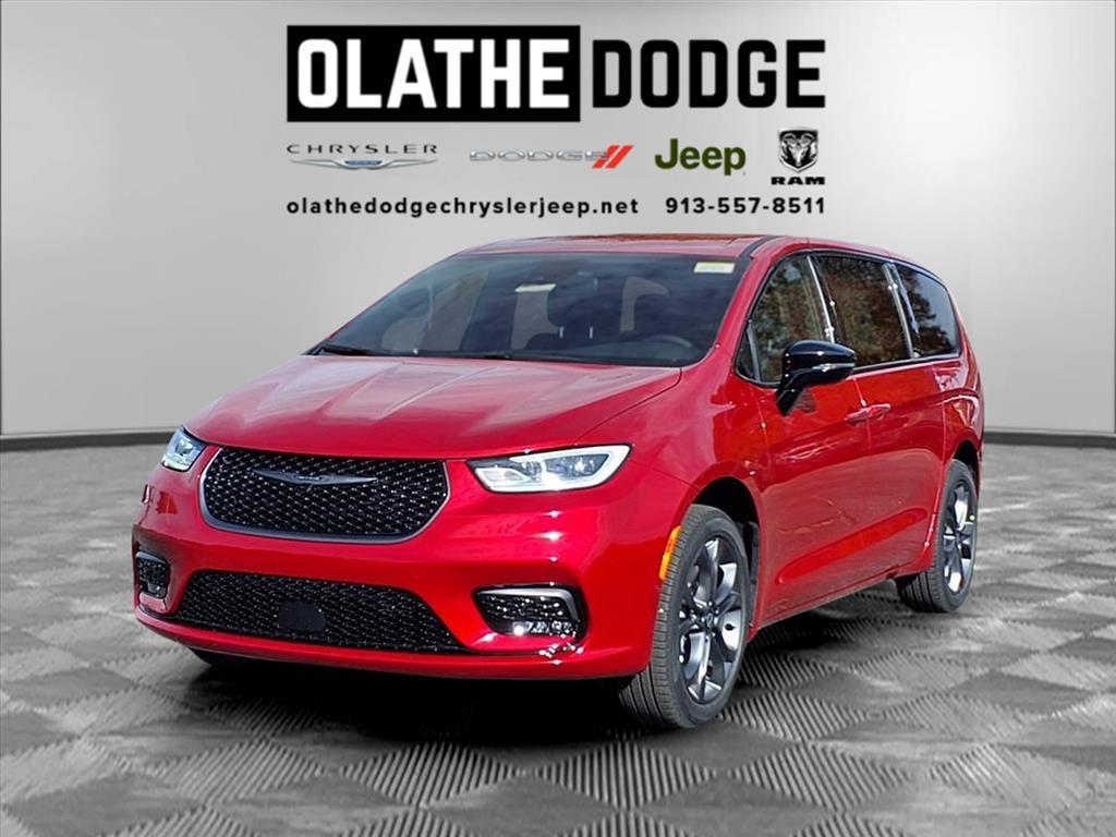 new 2026 Chrysler Pacifica car, priced at $51,280